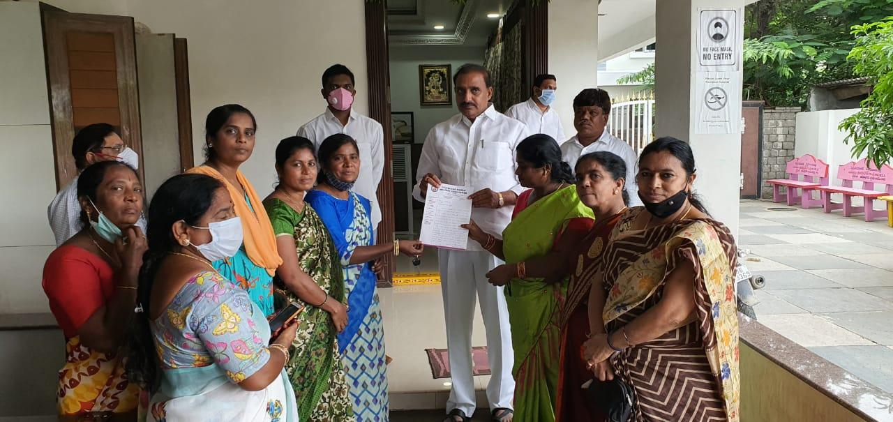 కృష్ణకాలనీలో మహిళభవన్‌ నిర్మాణానికి కృషి: విప్‌ గాంధీ