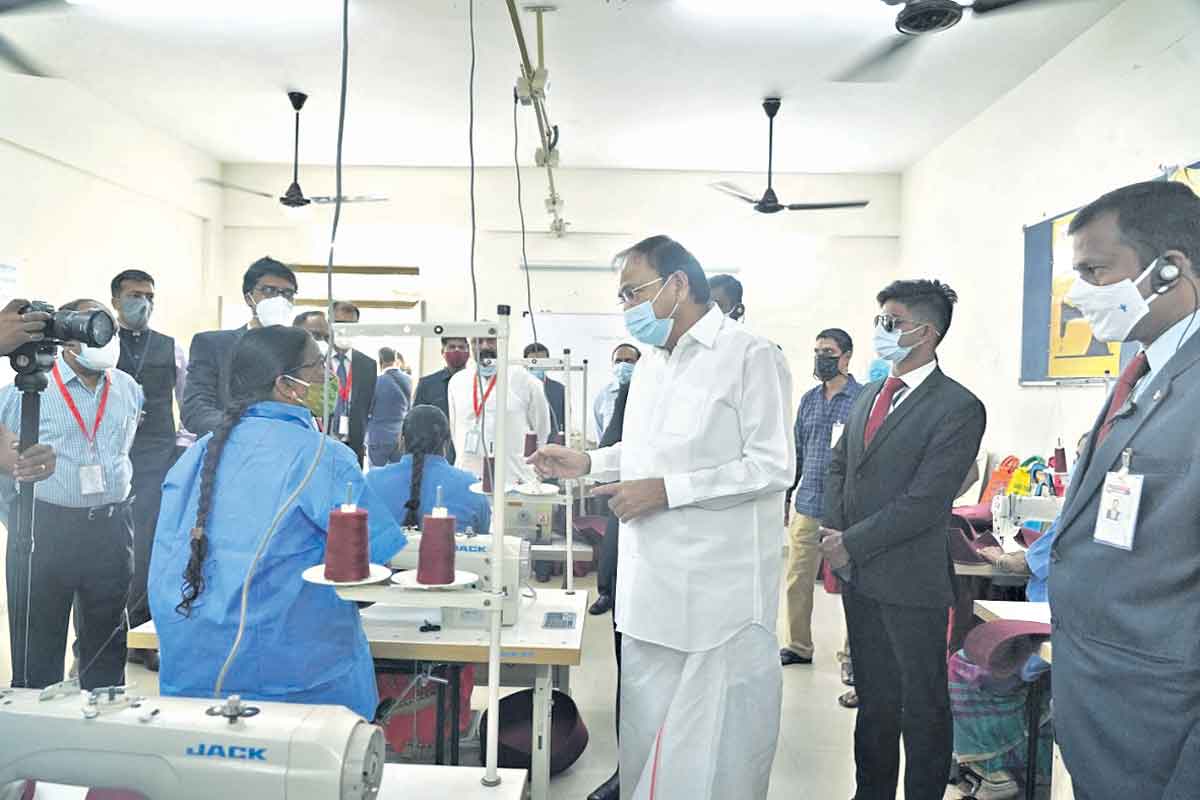 యువత నైపుణ్యాలను పెంచుకోవాలి