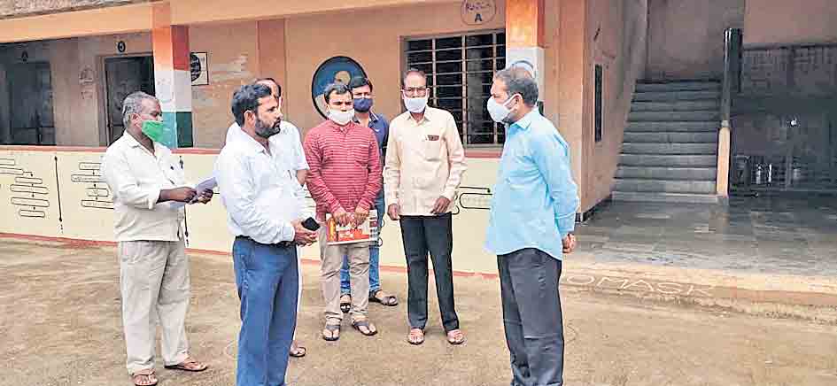 కరోనా నియంత్రణకు అప్రమత్తంగా ఉండాలి