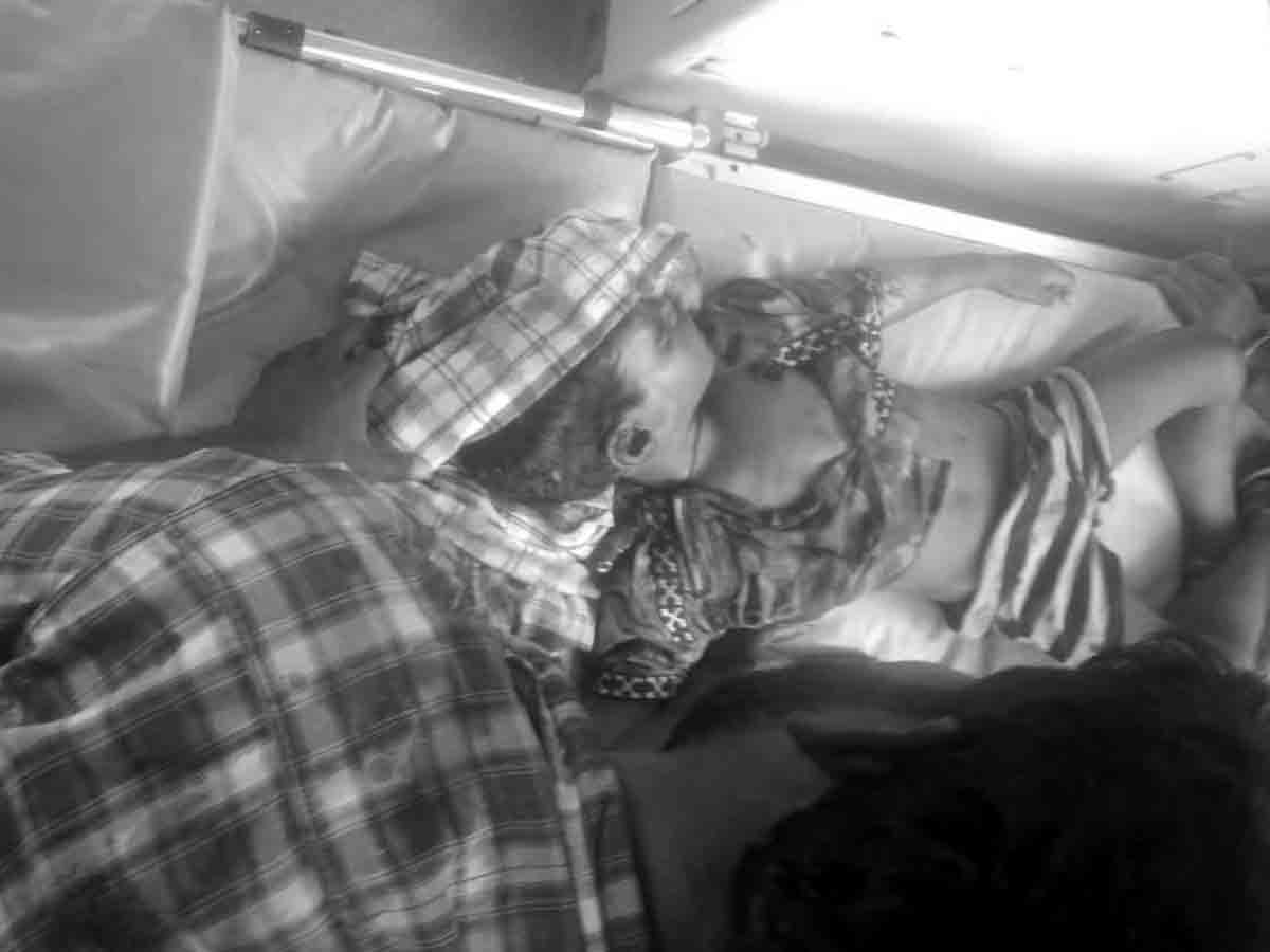 ఆటో బోల్తా.. ముగ్గురుకి గాయాలు