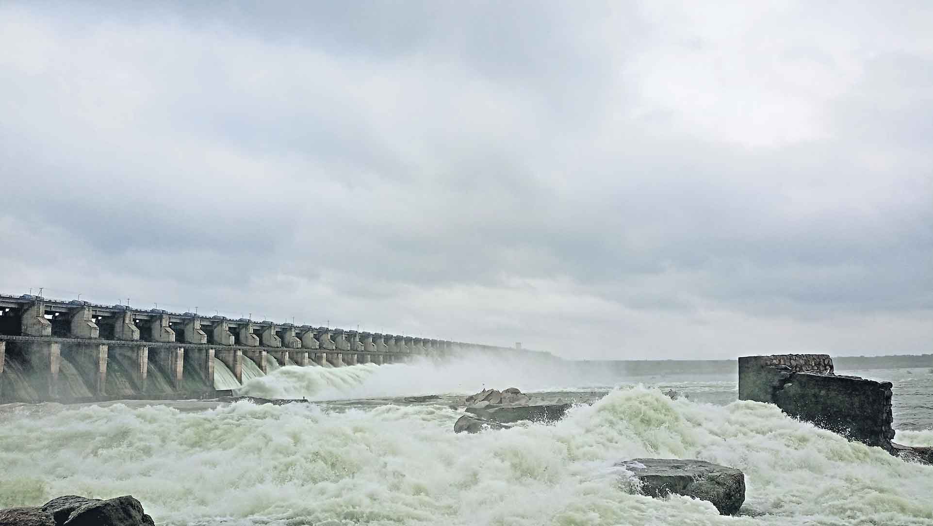 కొనసాగుతున్న ఎస్సారెస్పీ నీటి విడుదల