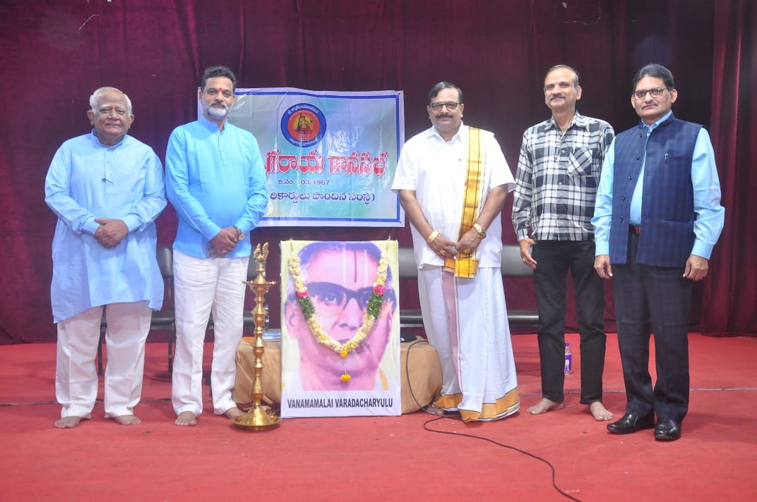 అభినవ పోతనామాత్యుడు వరదాచార్యులు: వకులాభరణం కృష్ణమోహన్‌రావు