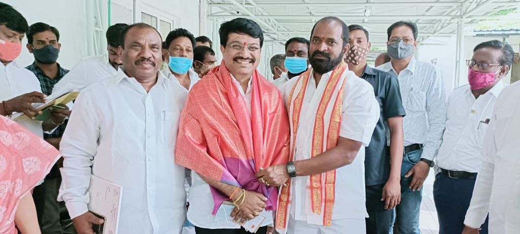 మంత్రి శ్రీనివాస్ గౌడ్‌ను కలిసిన వికారాబాద్‌ జిల్లా గ్రంథాలయ సంస్థ చైర్మన్