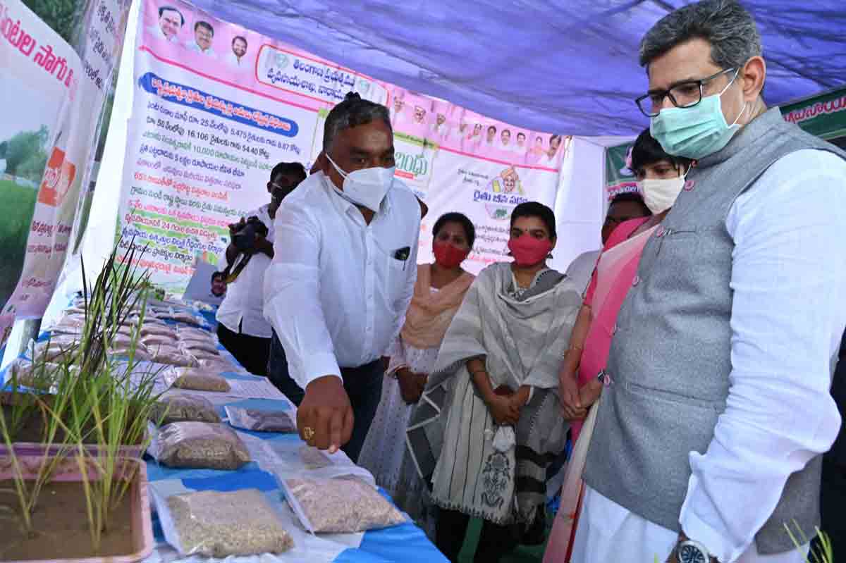 ఆకట్టుకున్న స్టాళ్ల ప్రదర్శన