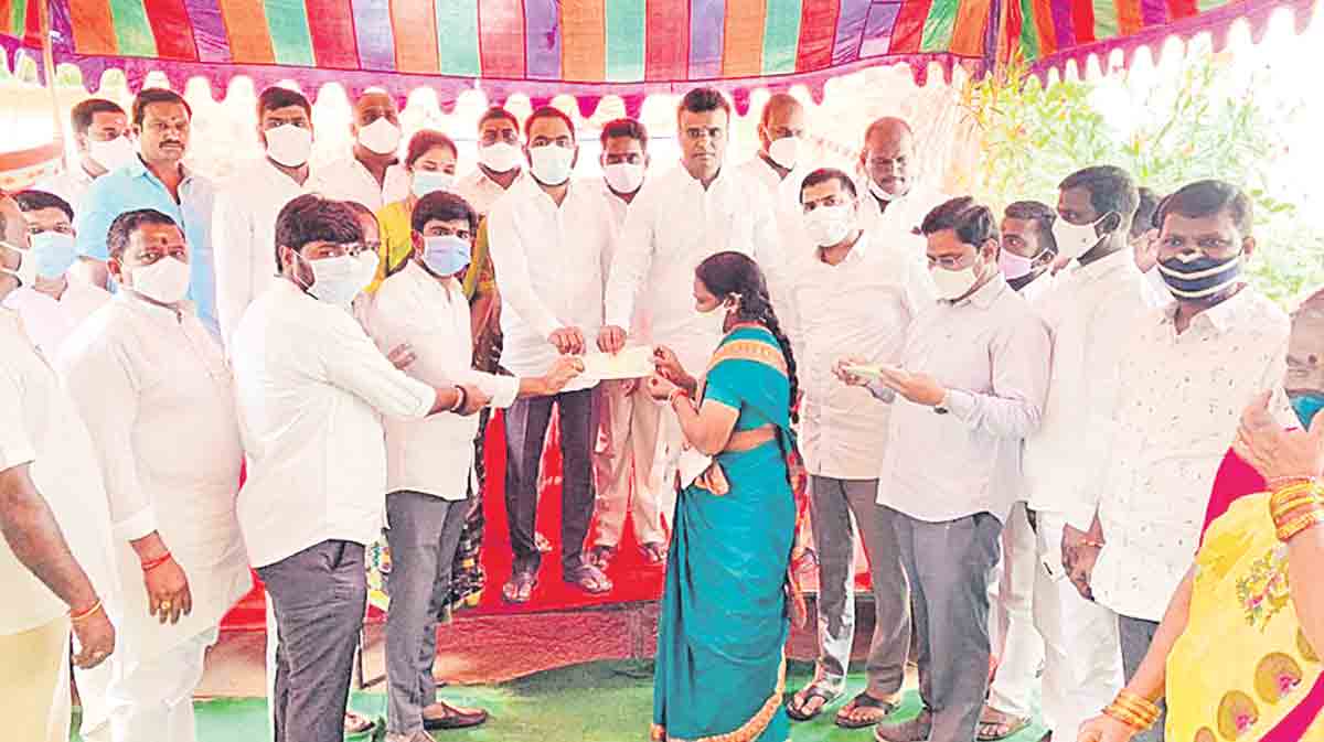 పథకాల అమలులో దేశానికే ఆదర్శం