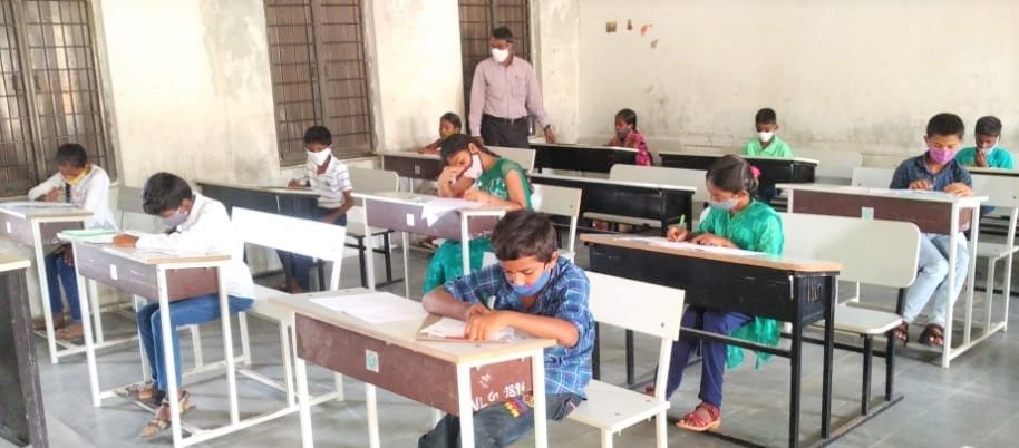 సజావుగా ఆదర్శ పాఠశాల ప్రవేశ పరీక్ష