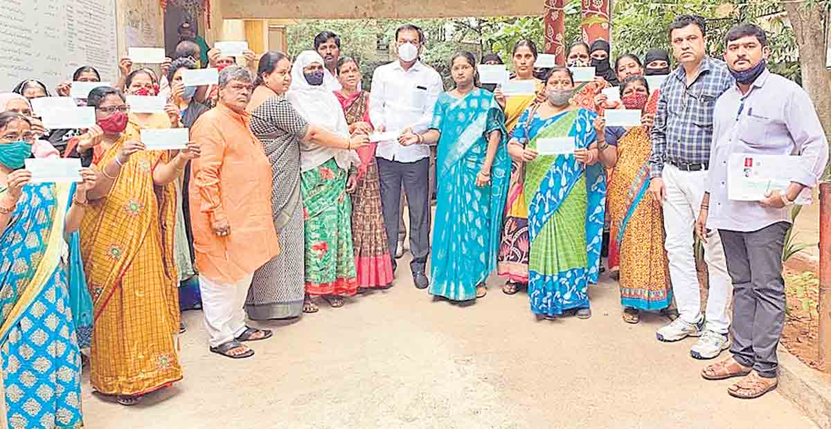 ప్రభుత్వ పథకాలను సద్వినియోగం చేసుకోవాలి