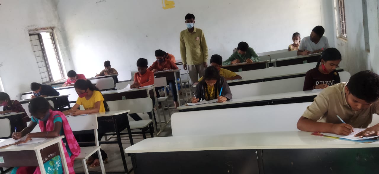 ప్రశాంతంగా మోడల్‌ స్కూల్‌ పరీక్ష