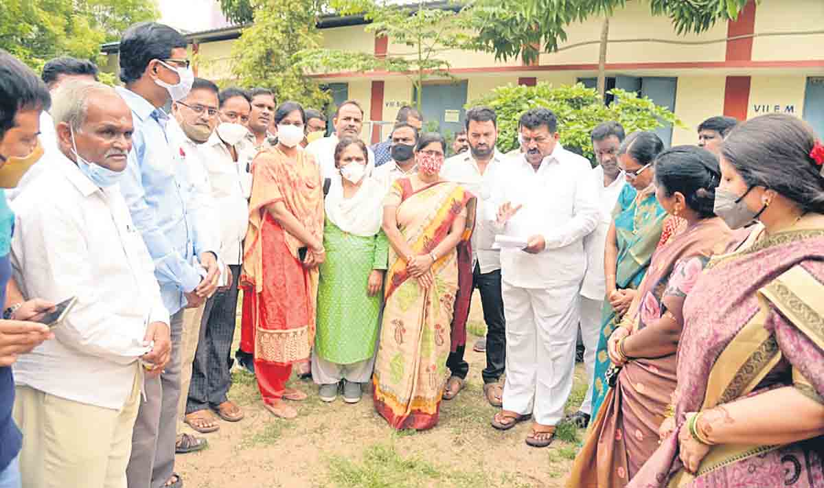 పాఠశాలల్లో ముందస్తు ఏర్పాట్లు చేయాలి