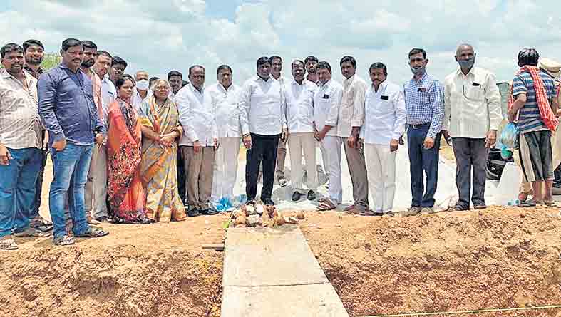 అర్హులందరికీ డబుల్‌ ఇండ్లు