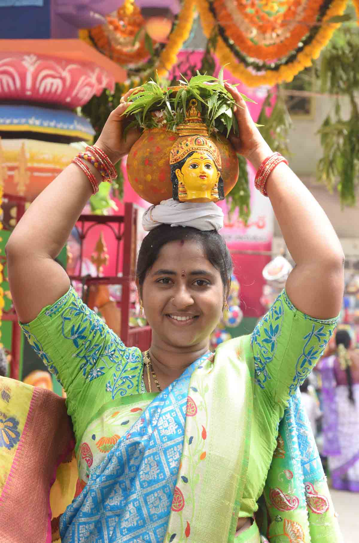 బోనమెత్తిన భానుపురి