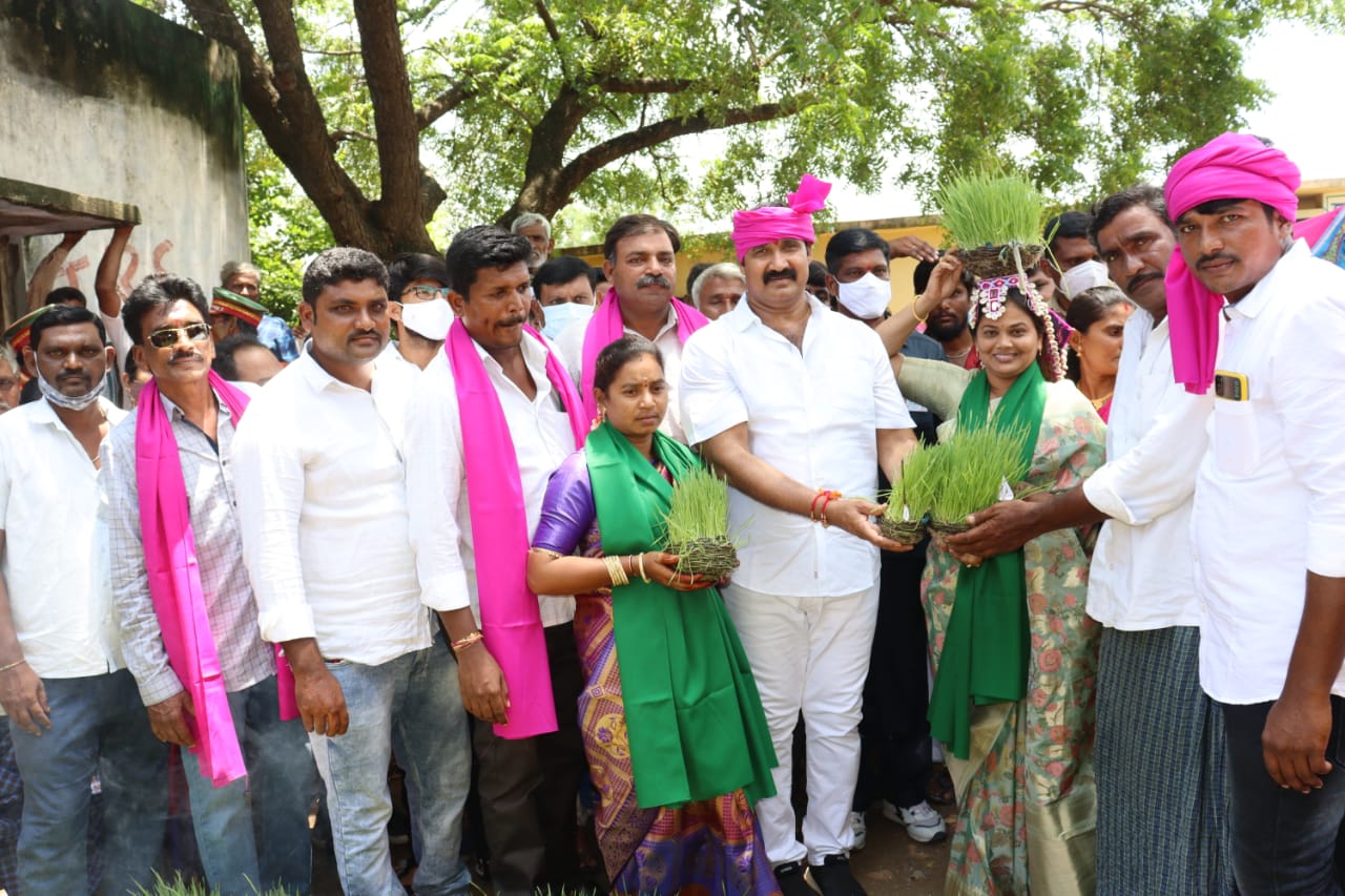 తండాలను పంచాయతీలు చేసిన ఘనత కేసీఆర్‌దే: ఎమ్మెల్యే బొల్లం