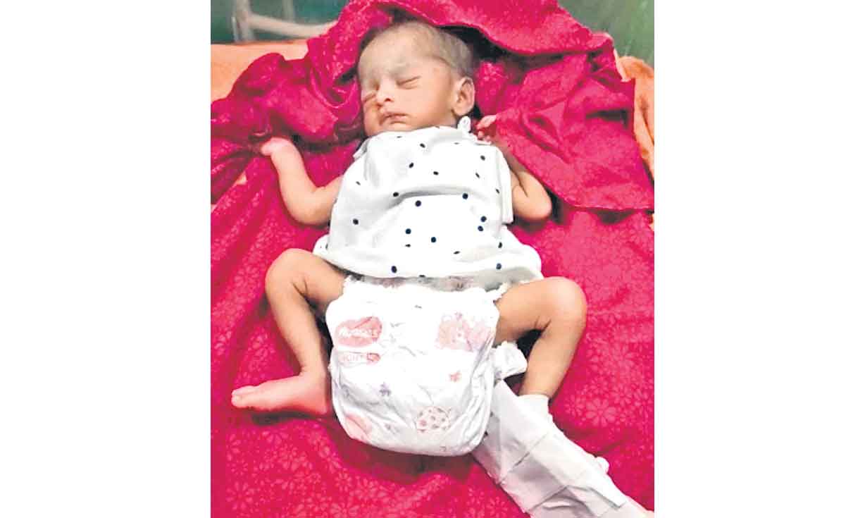 డంపింగ్‌ యార్డులో పసికందు