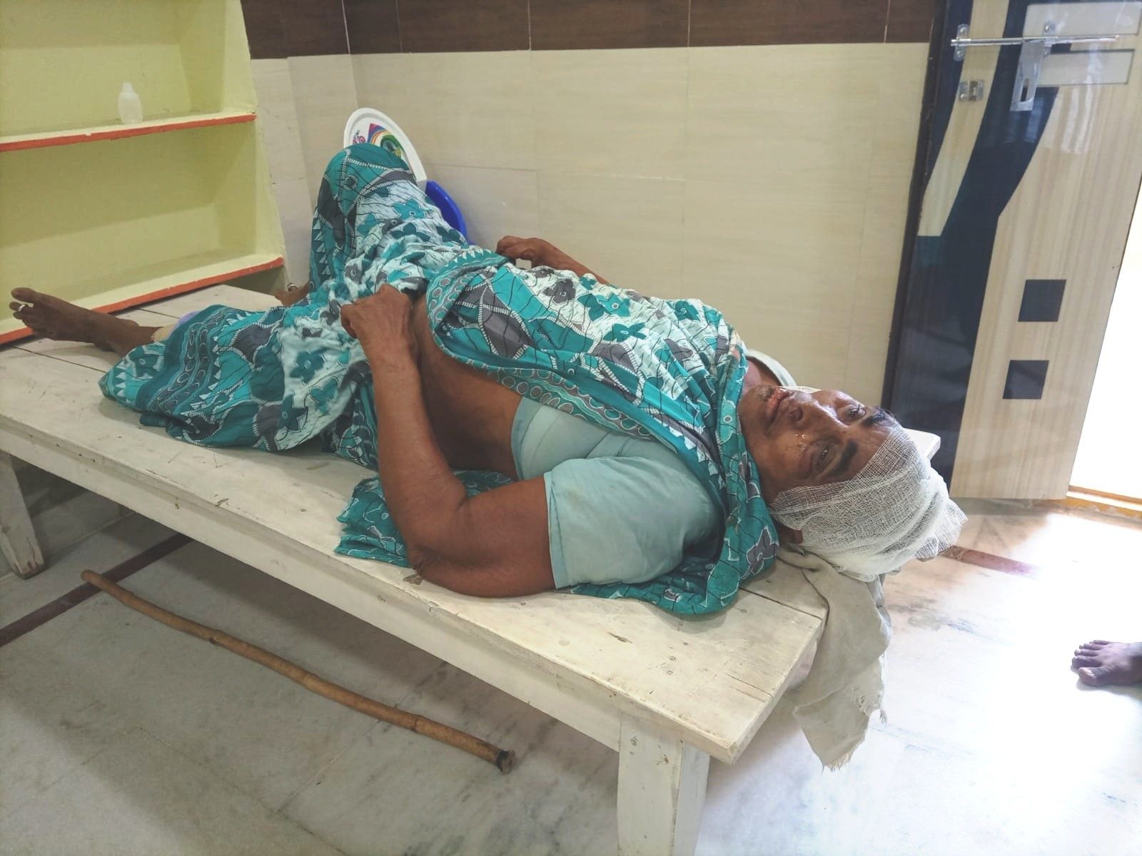 నిడమనూరు: కన్నతల్లిపై కాఠిన్యం..          కొడవలి, ఇనుపరాడ్డుతో దాడి