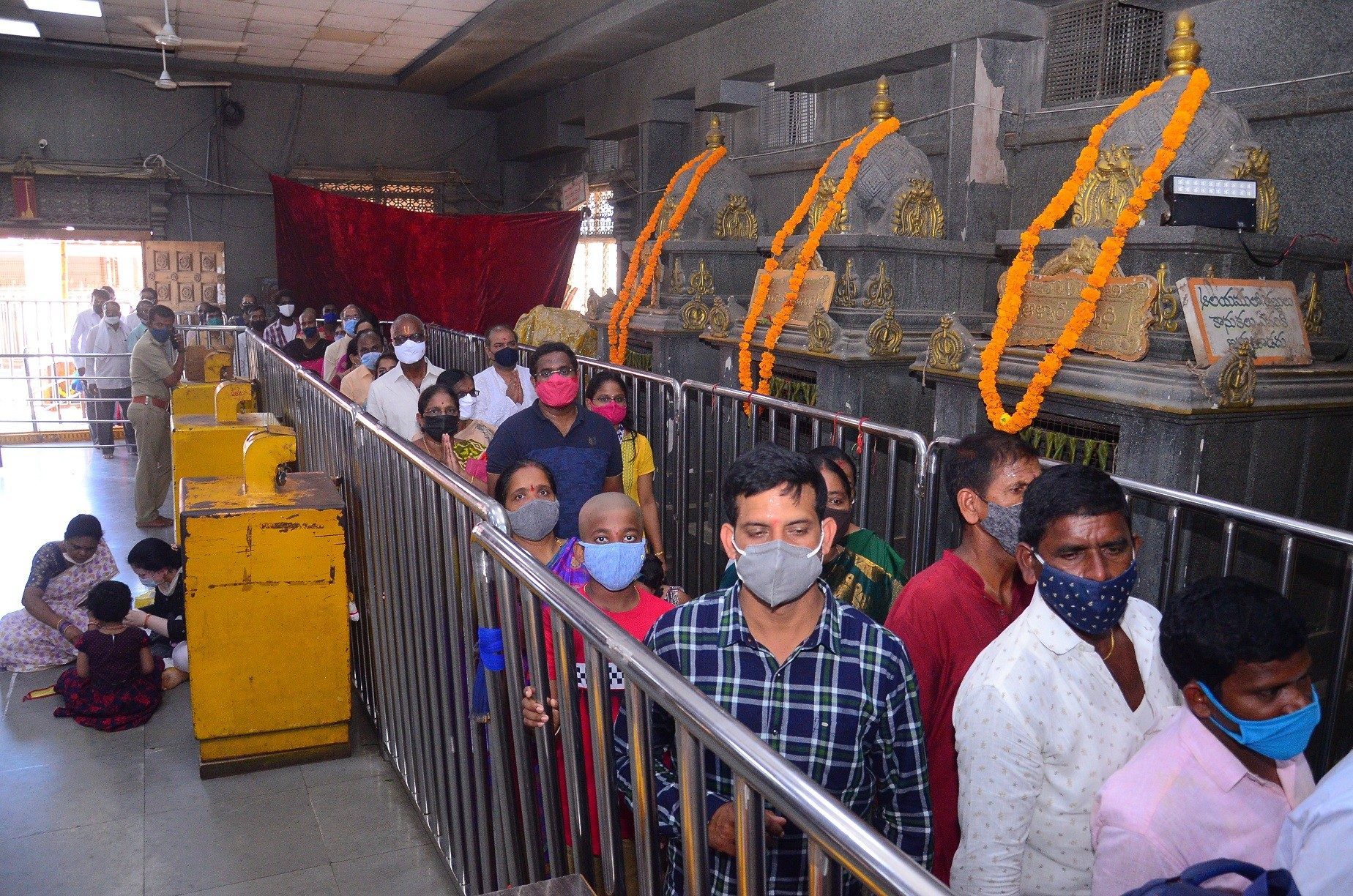 యాదాద్రి: శ్రీవారి ఖజానాకు రూ. 11,66,094 ఆదాయం