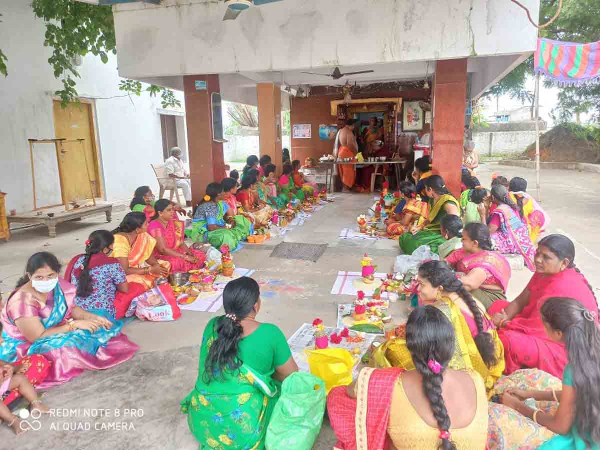 ఘనంగా వరలక్ష్మీ వ్రతాలు