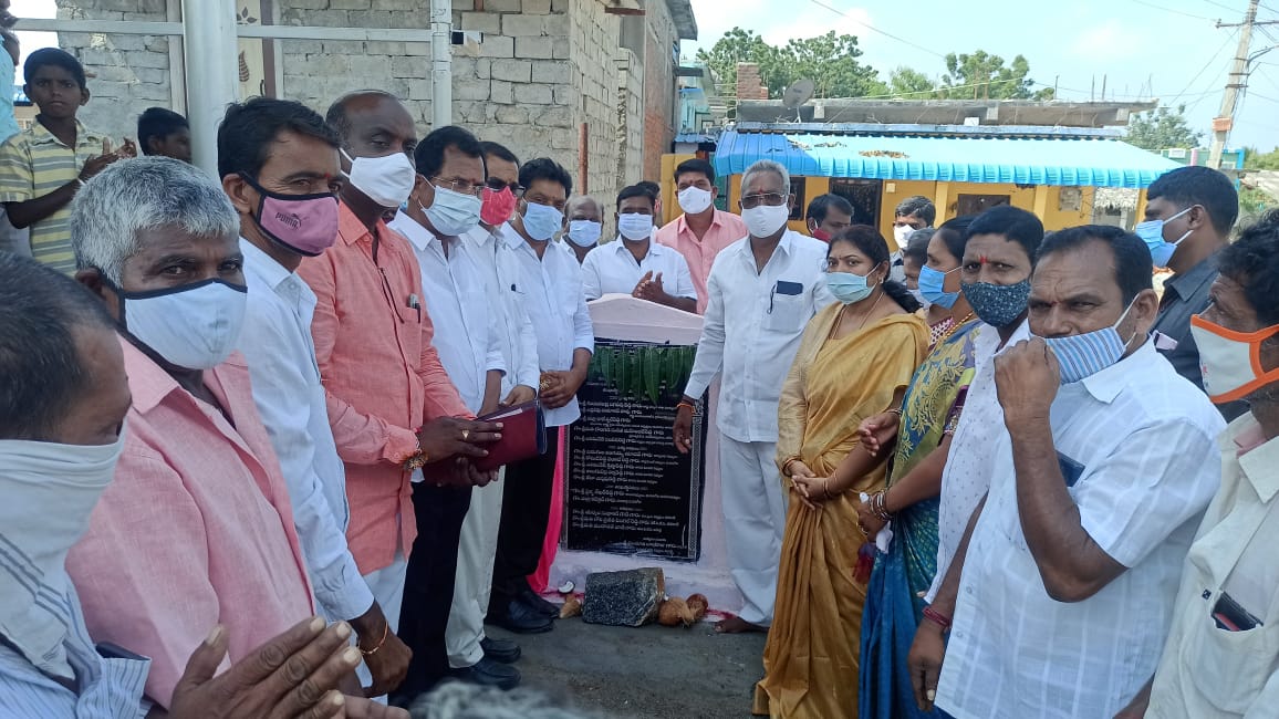 రాష్ట్రం అభివృద్ధిలో పరుగులు పెడుతున్నది
