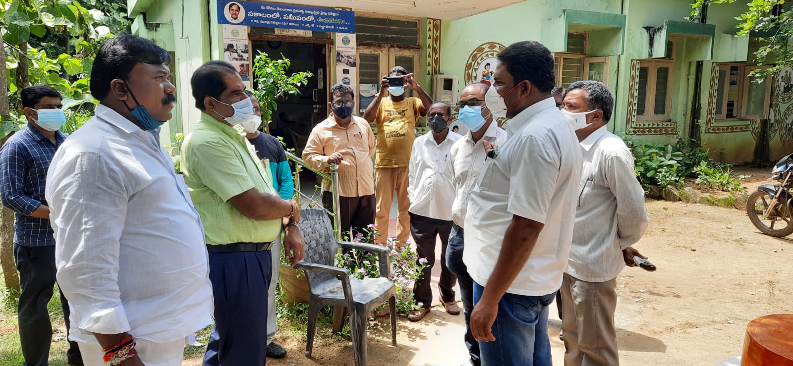 కలెక్టర్ ఆదేశాలు.. గుండాల ప్రాథమిక ఆరోగ్య కేంద్రాన్ని పరిశీలించిన డీఎంహెచ్‌వో