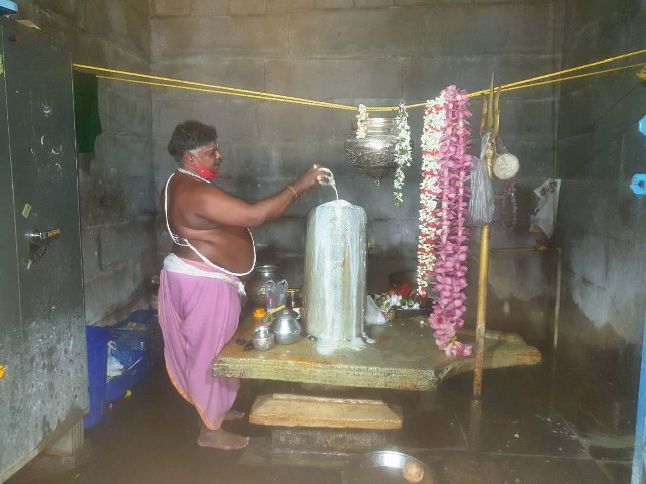 మేళ్లచెర్వు: శివాలయంలో ప్రత్యేక పూజలు