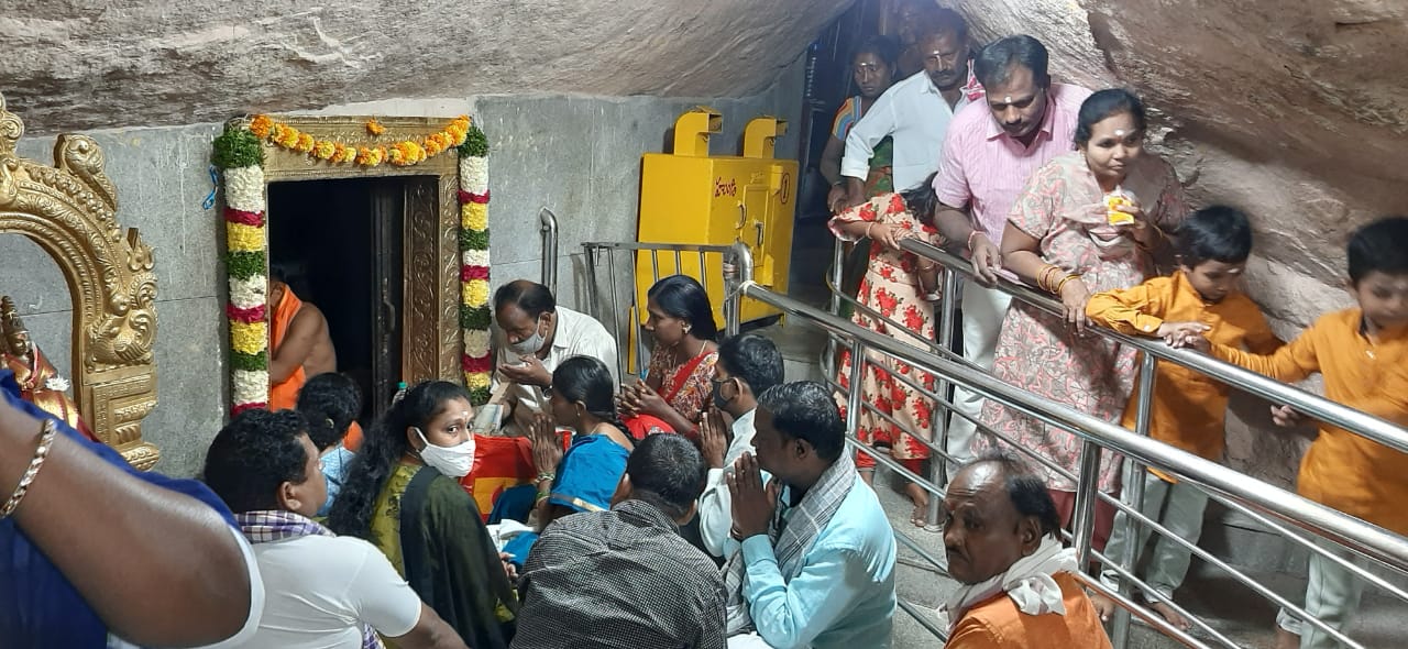 చెర్వుగట్టులో భక్తుల కోలాహలం