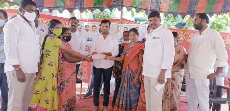 కల్యాణలక్ష్మితో పేదల జీవితాల్లో కొత్త వెలుగులు: ఎమ్మెల్యే గాదరి కిశోర్‌కుమార్