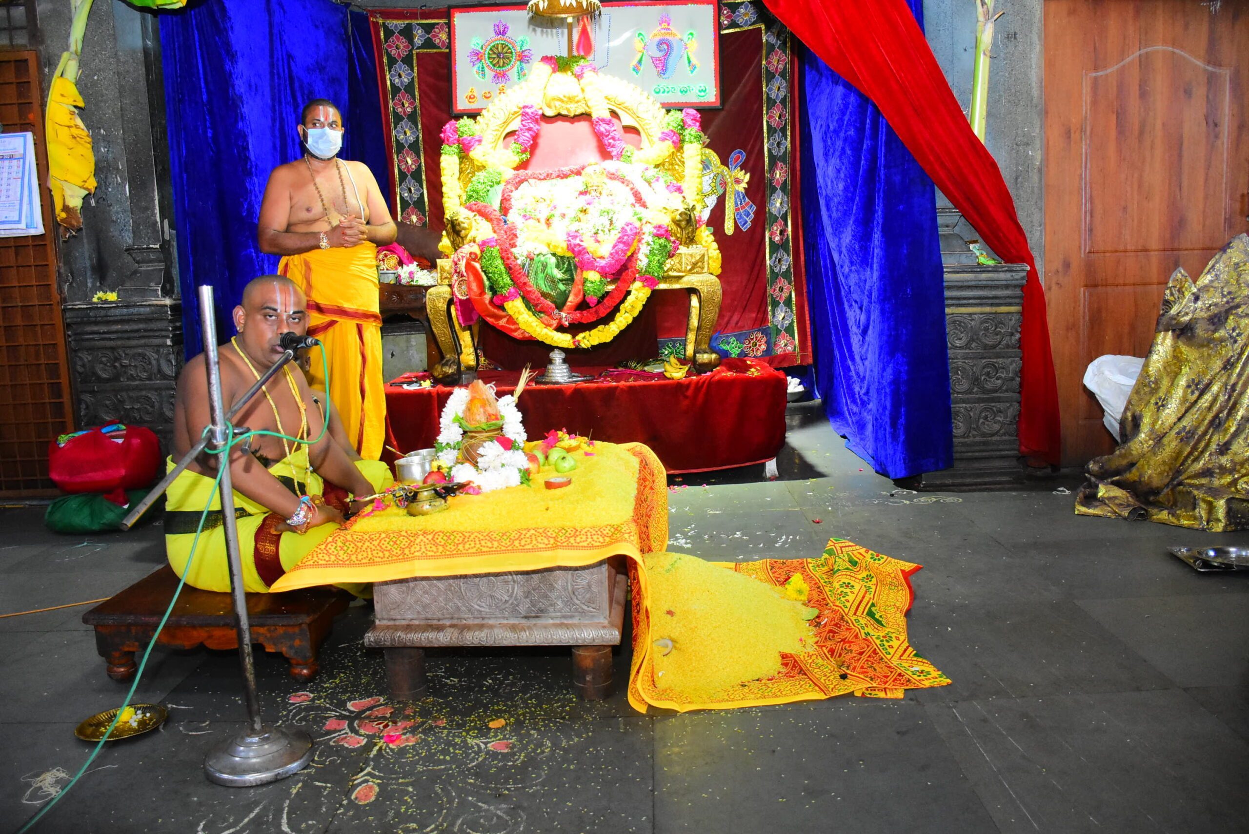 యాదాద్రీశుడికి సంప్రదాయ పూజలు