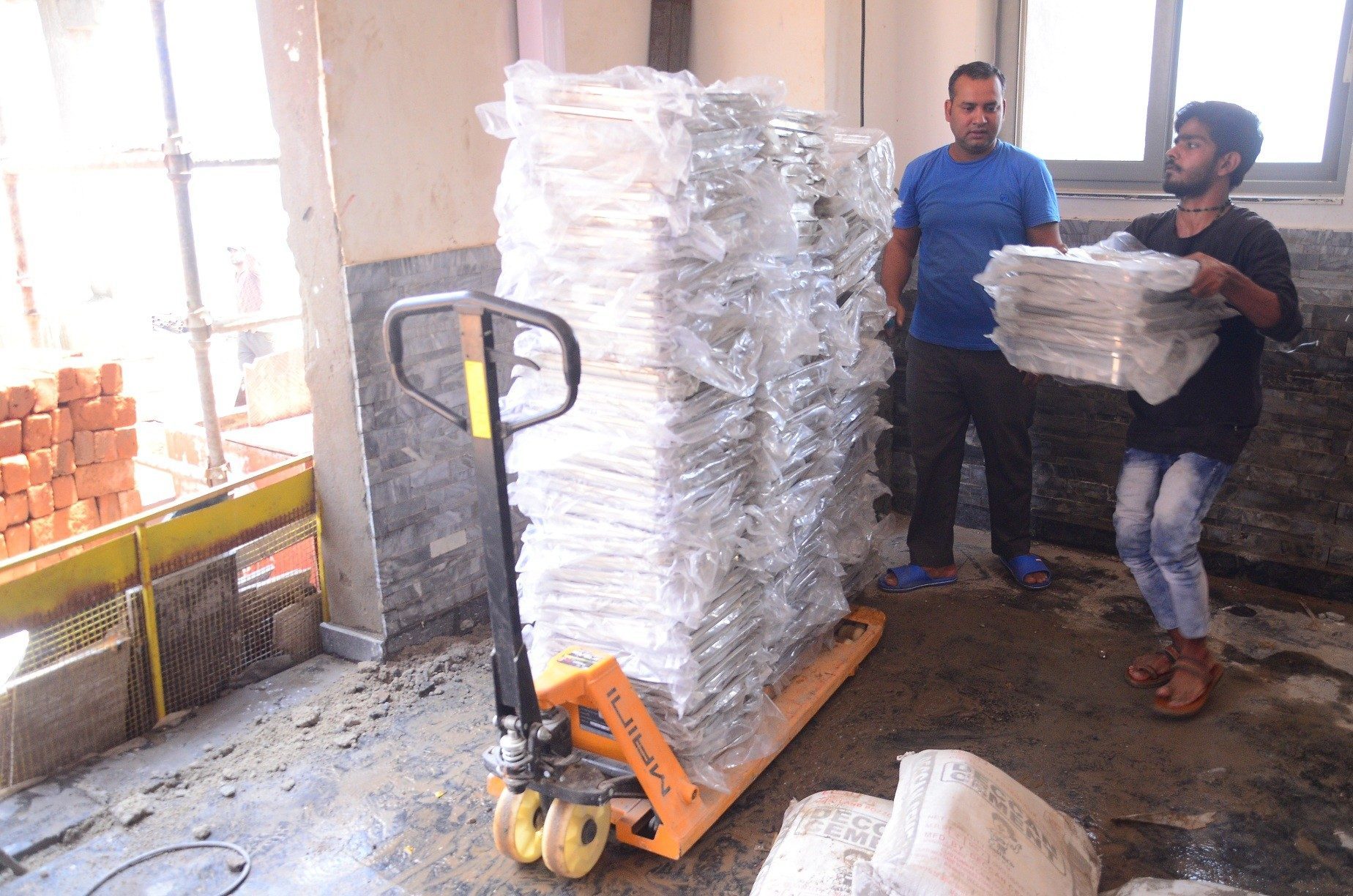 యాదాద్రికి అధునాతన లడ్డూ ట్రేలు