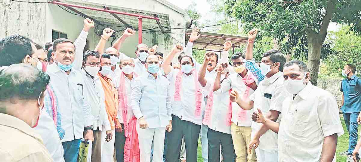 ఊరూరూ కదలాలె..