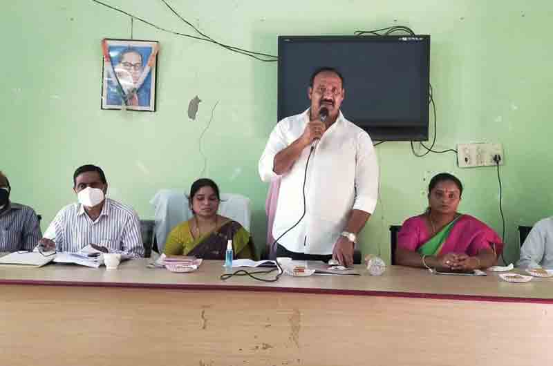 అధికారులు  సమన్వయంతో పని చేయాలి