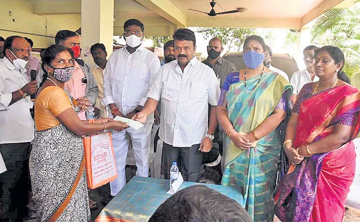 సంక్షేమ పథకాలు దేశానికే ఆదర్శం