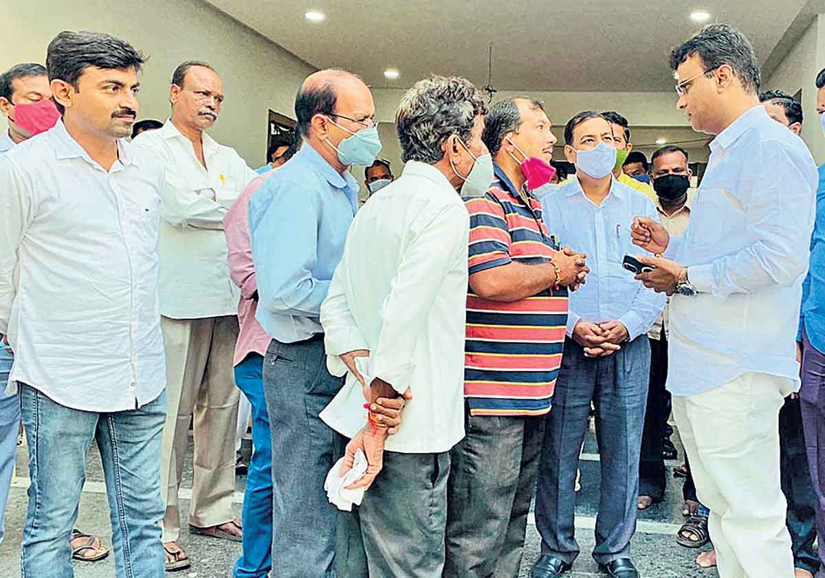 సమస్యలను సకాలంలో పరిష్కరిస్తాం