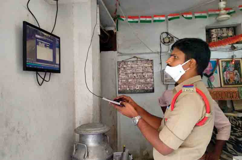 వేర్వేరు రోడ్డు ప్రమాదాల్లో ఐదుగురి మృతి