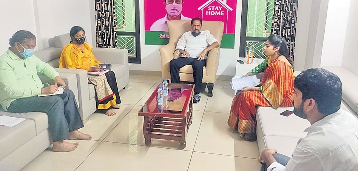 టౌన్‌ప్లానింగ్‌ సిబ్బంది..తీరు మార్చుకోవాలి