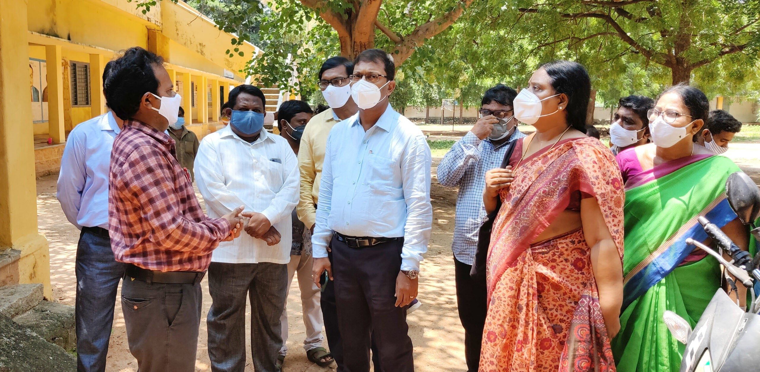 పాఠశాలలో పరిశుభ్రత పాటించాలి: కలెక్టర్ వినయ్ కృష్ణారెడ్డి