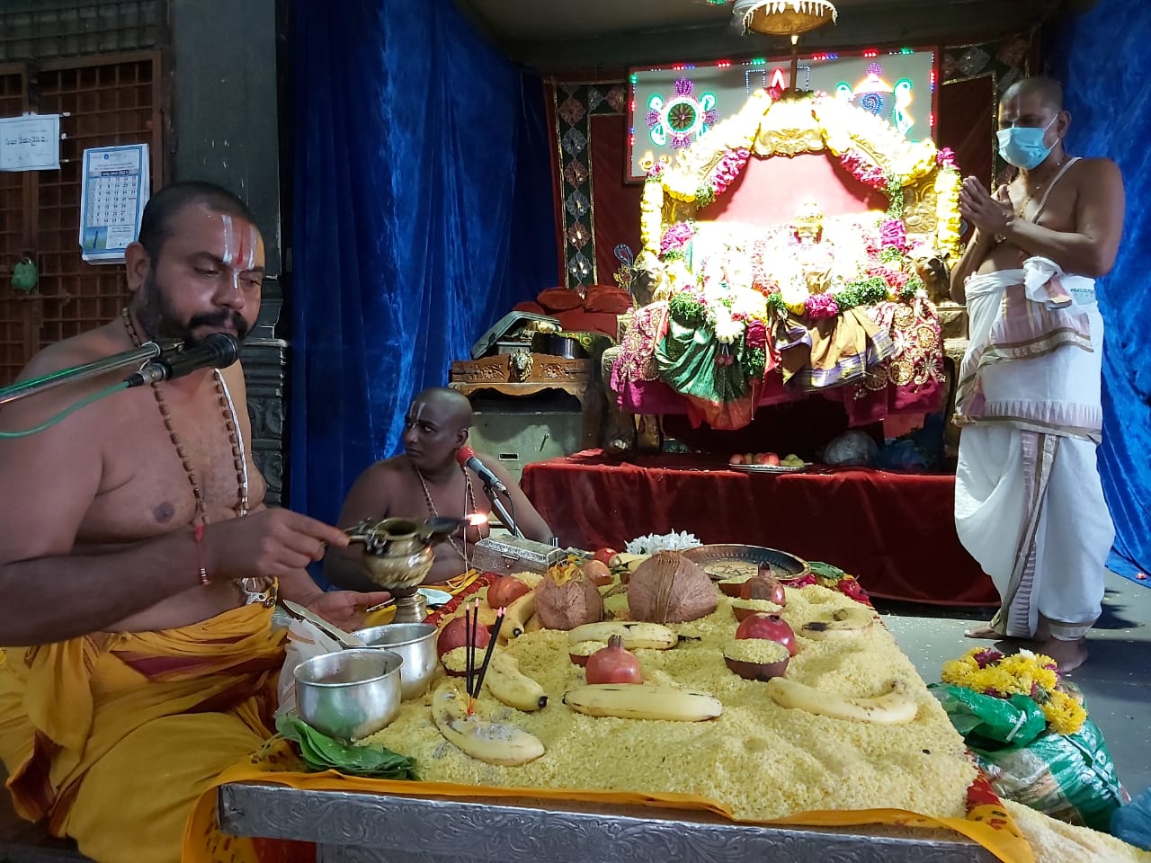 యాదాద్రీశుడికి శాస్ర్తోక్తంగా నిత్య కైంకర్యాలు