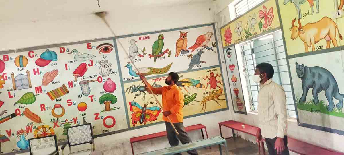 స్కూళ్ల పునః ప్రారంభానికి ఏర్పాట్లు