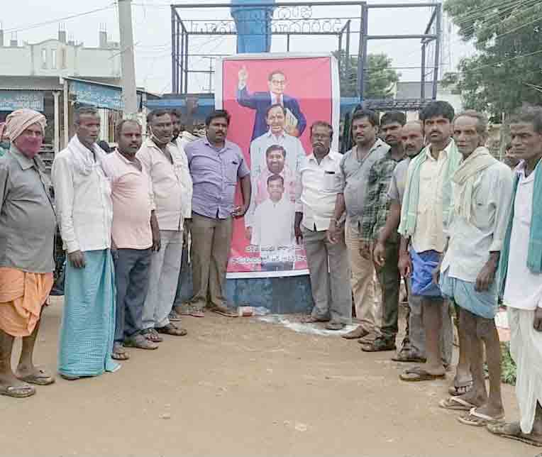 దండులా దళితబంధు సభకు..