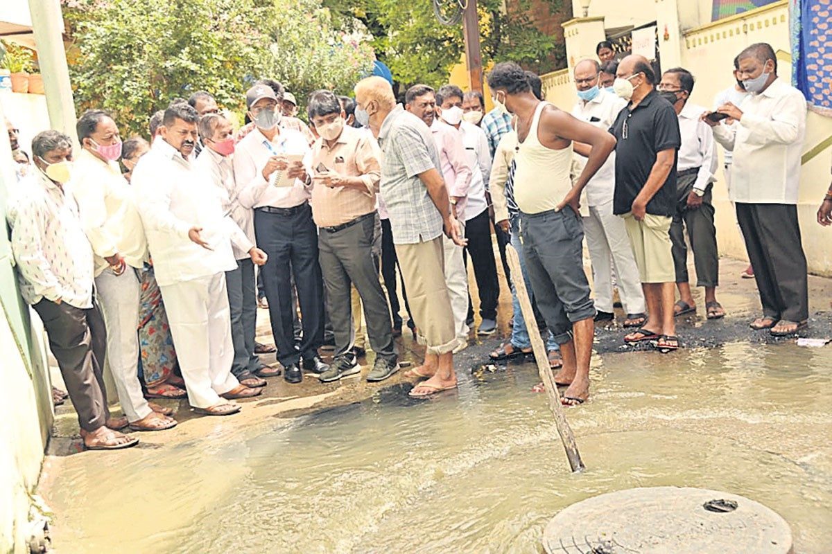 డ్రైనేజీ సమస్యను వెంటనే పరిష్కరించండి