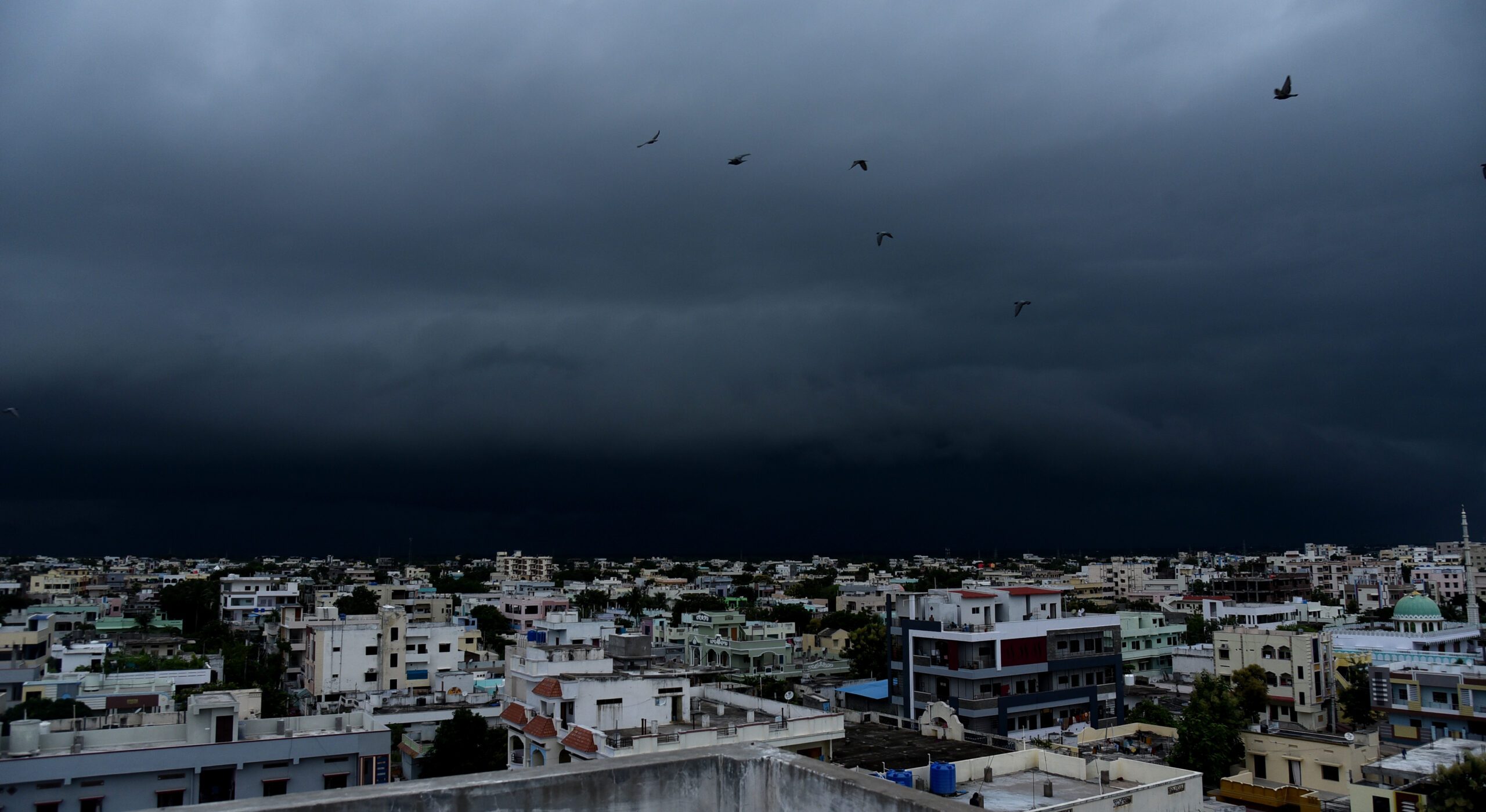 నల్లగొండ జిల్లాలో భారీ వర్షం.. మెట్ట పంటలకు ఊరట !