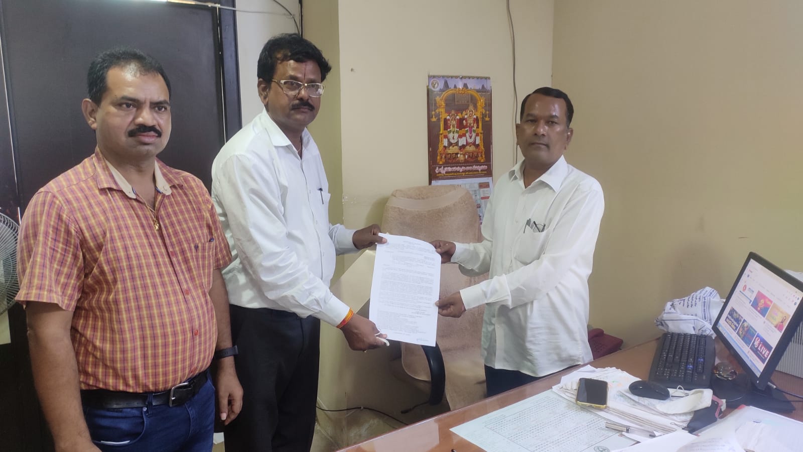 యాదాద్రి: రాష్ట్ర దేవాలయ ఉద్యోగులకు పీఆర్సీ అమలు..