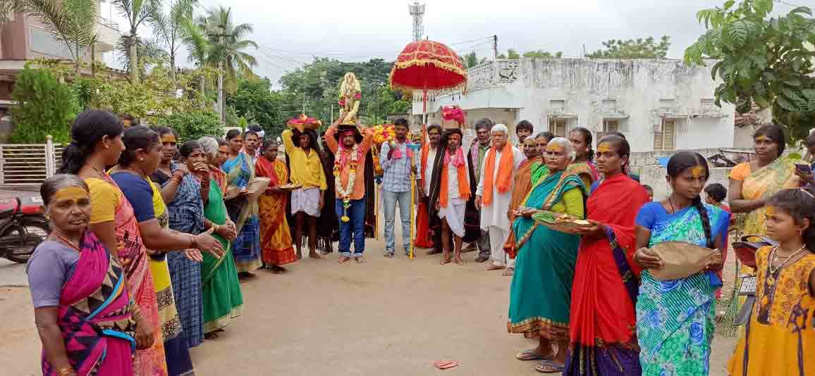 భక్తిశ్రద్ధలతో ప్రత్యేక పూజలు