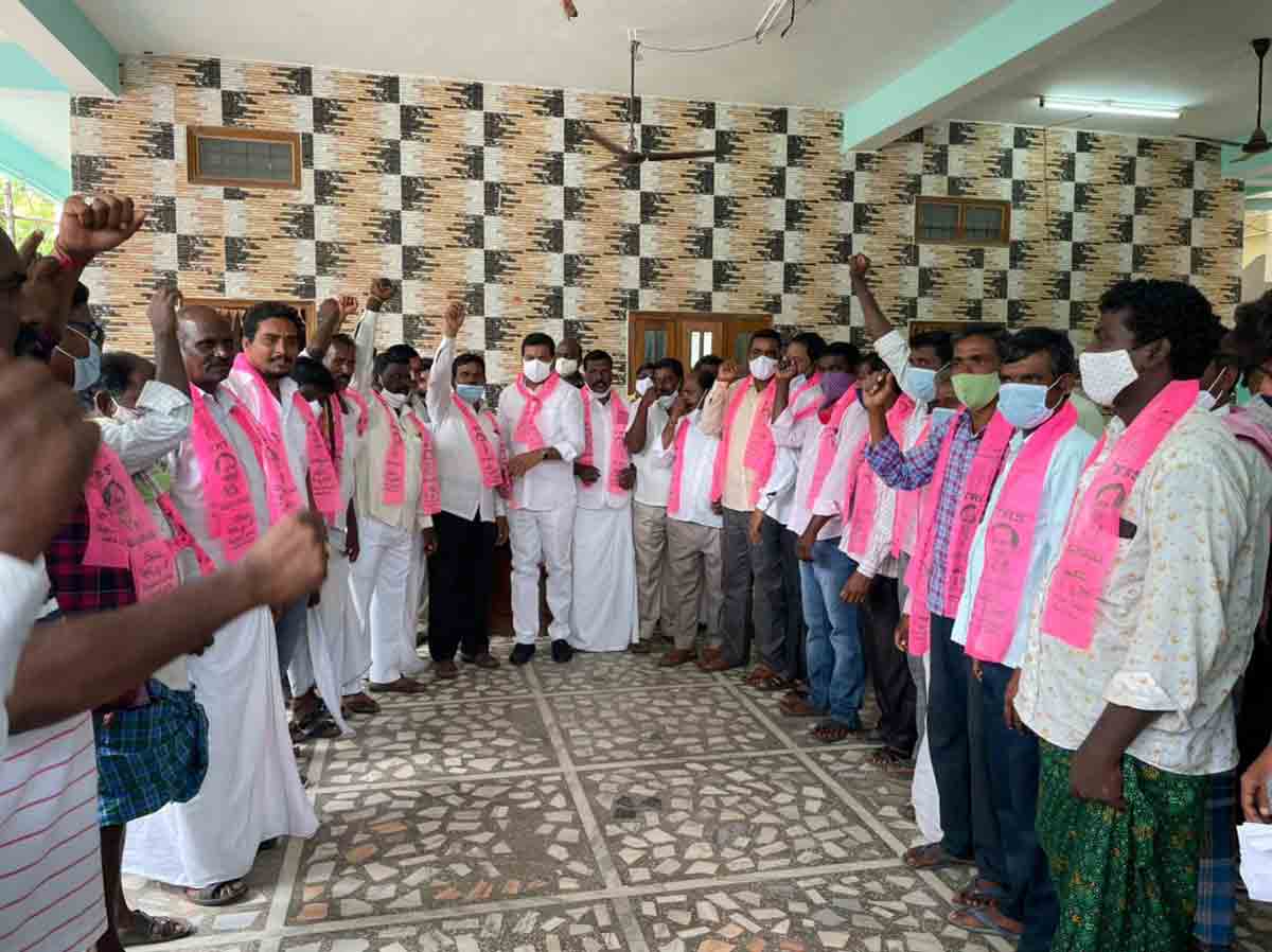 అభివృద్ధికి ఆకర్షితులై..