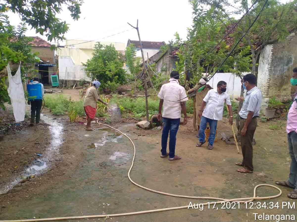 పరిసరాలను శుభ్రంగా ఉంచుకోవాలి