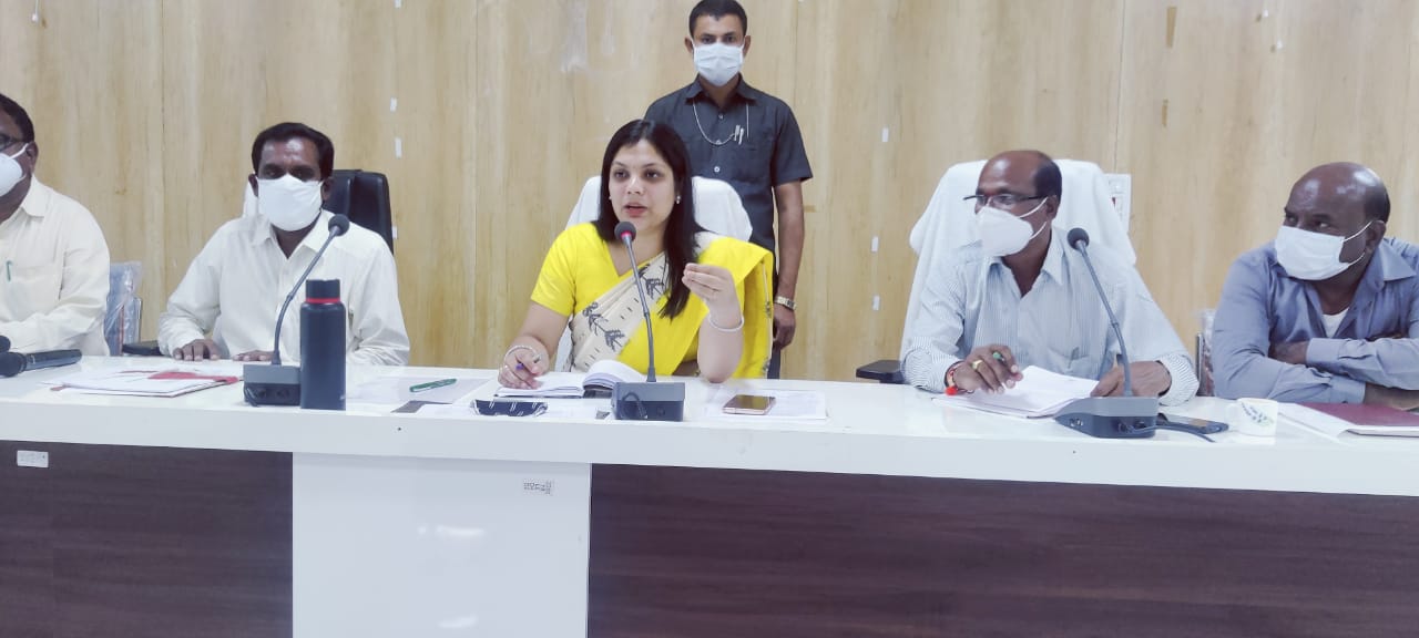 విద్యా సంస్థల పునఃప్రారంభానికి చర్యలు తీసుకోవాలి: కలెక్టర్ పమేలా సత్పతి