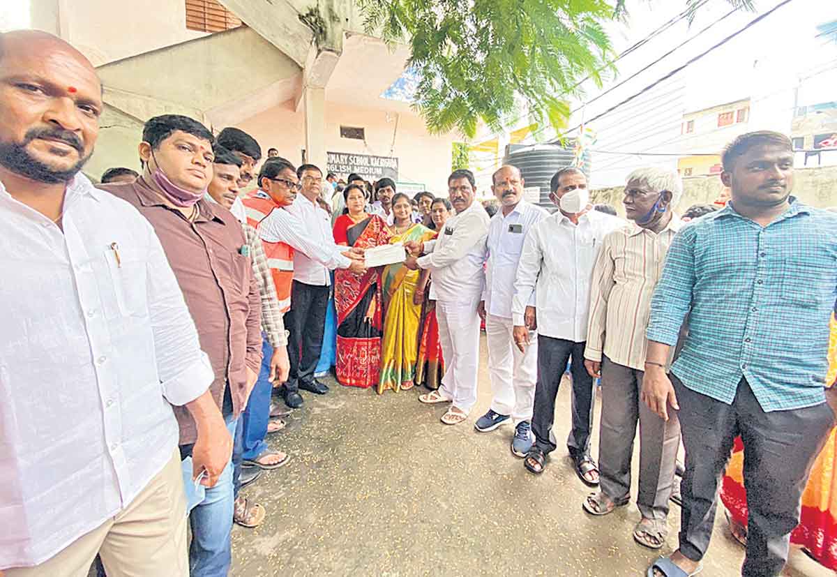 అందరికీ టీకాలు ఇవ్వడమే లక్ష్యం