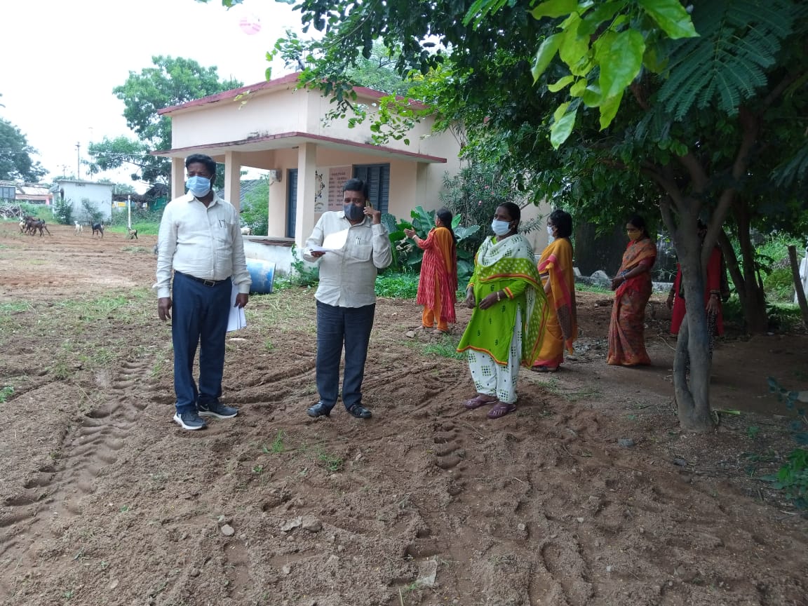 పాఠశాలల్లో పారిశుధ్య పనుల భేష్ :               జిల్లా పంచాయతీ అధికారి సాయిబాబా