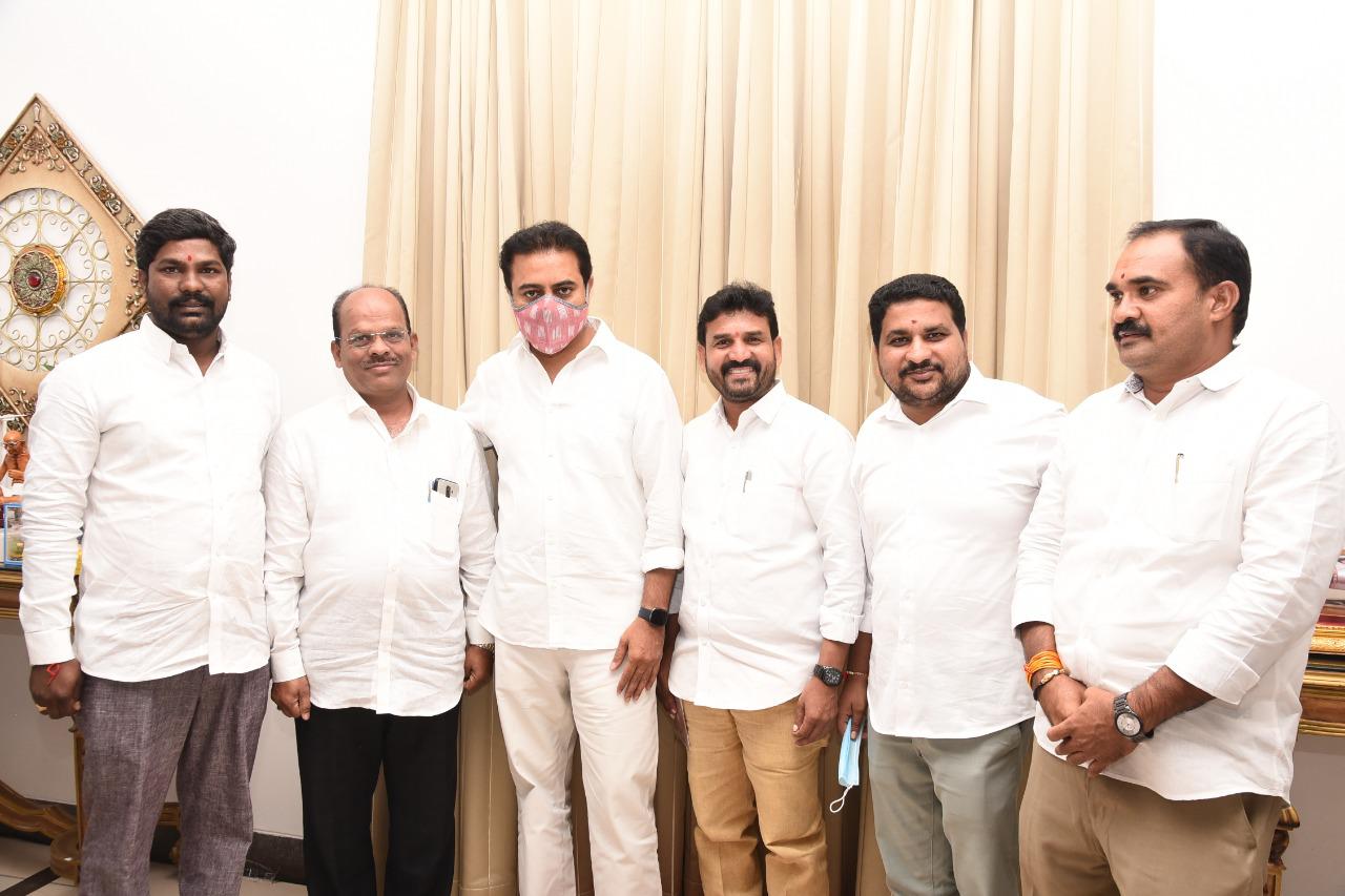 ఐటీ శాఖ మంత్రి కేటీఆర్‌ను కలిసిన ఎమ్మెల్యే ఆనంద్‌