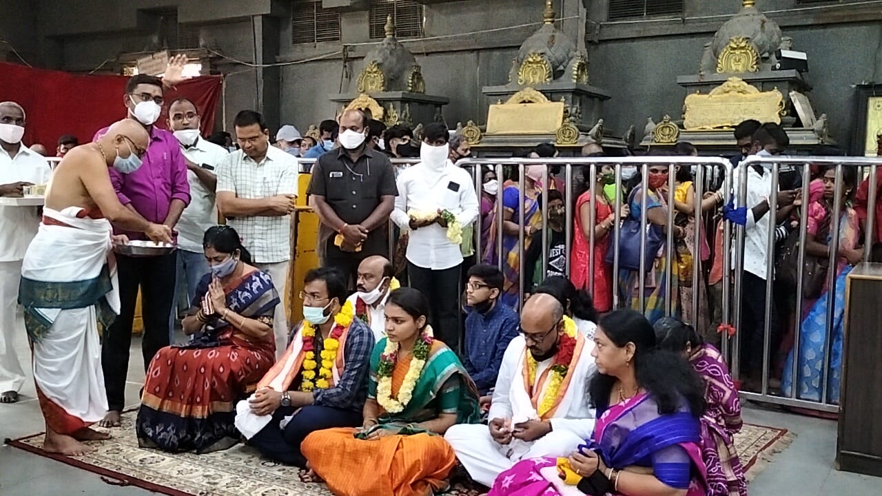 యాదాద్రి: శ్రీవారి ఖజానాకు రూ. 9,77,883 ఆదాయం