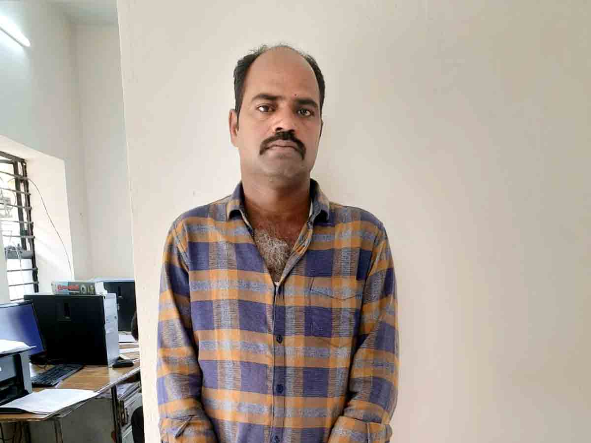 బ్యాంకు రుణాల పేరిటా మోసం