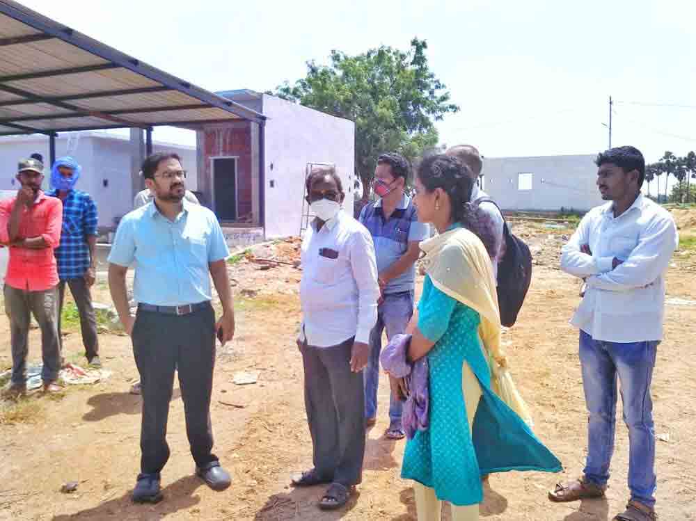 పారిశుధ్యంపై ప్రత్యేక దృష్టి పెట్టాలి